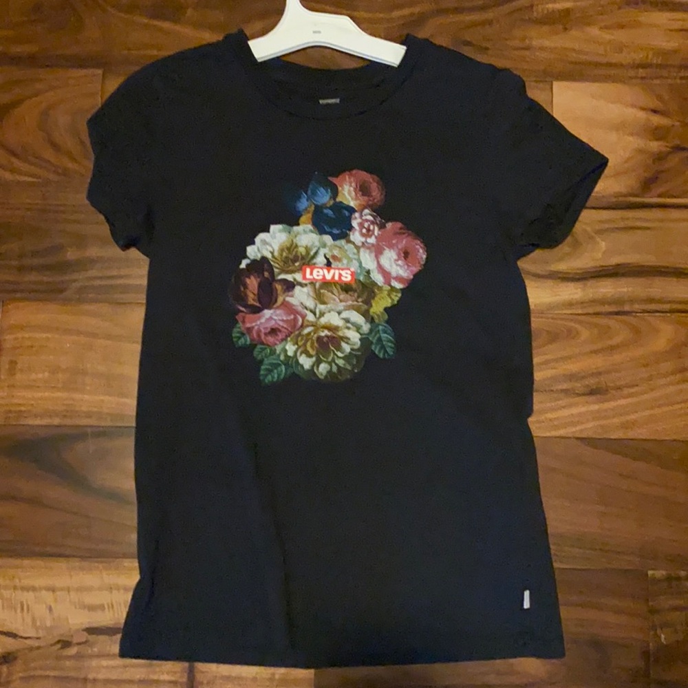 Levi’s graphic tee
